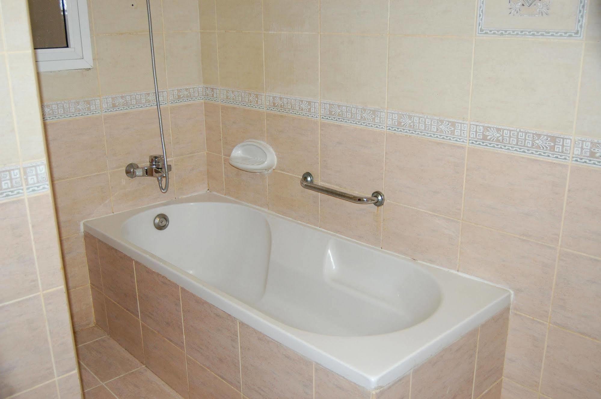 Al Ferdous Hotel Apartment Szardża Zewnętrze zdjęcie