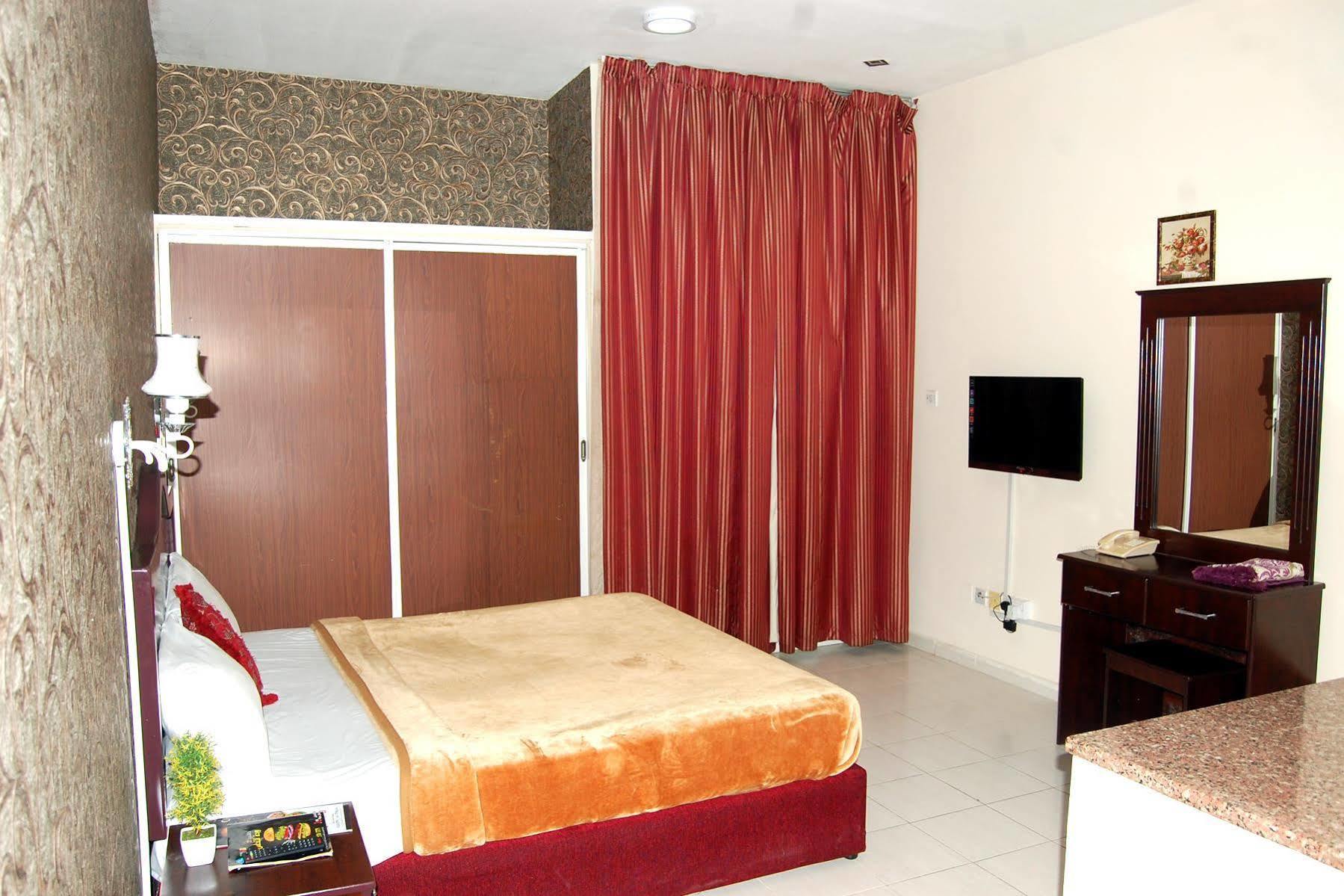 Al Ferdous Hotel Apartment Szardża Zewnętrze zdjęcie