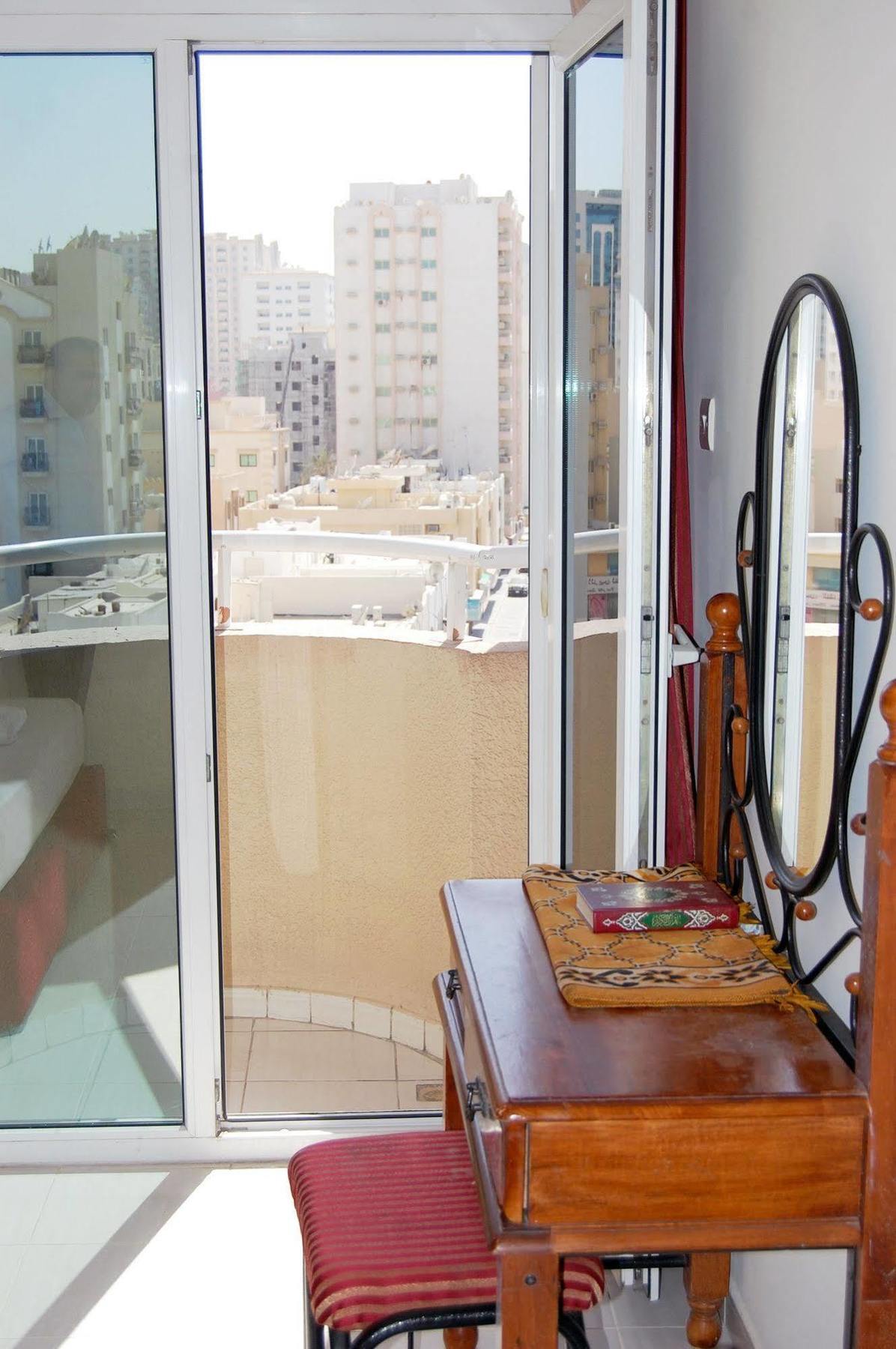 Al Ferdous Hotel Apartment Szardża Zewnętrze zdjęcie
