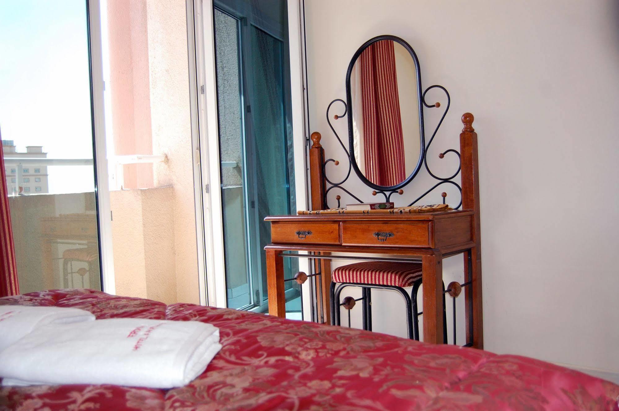Al Ferdous Hotel Apartment Szardża Zewnętrze zdjęcie